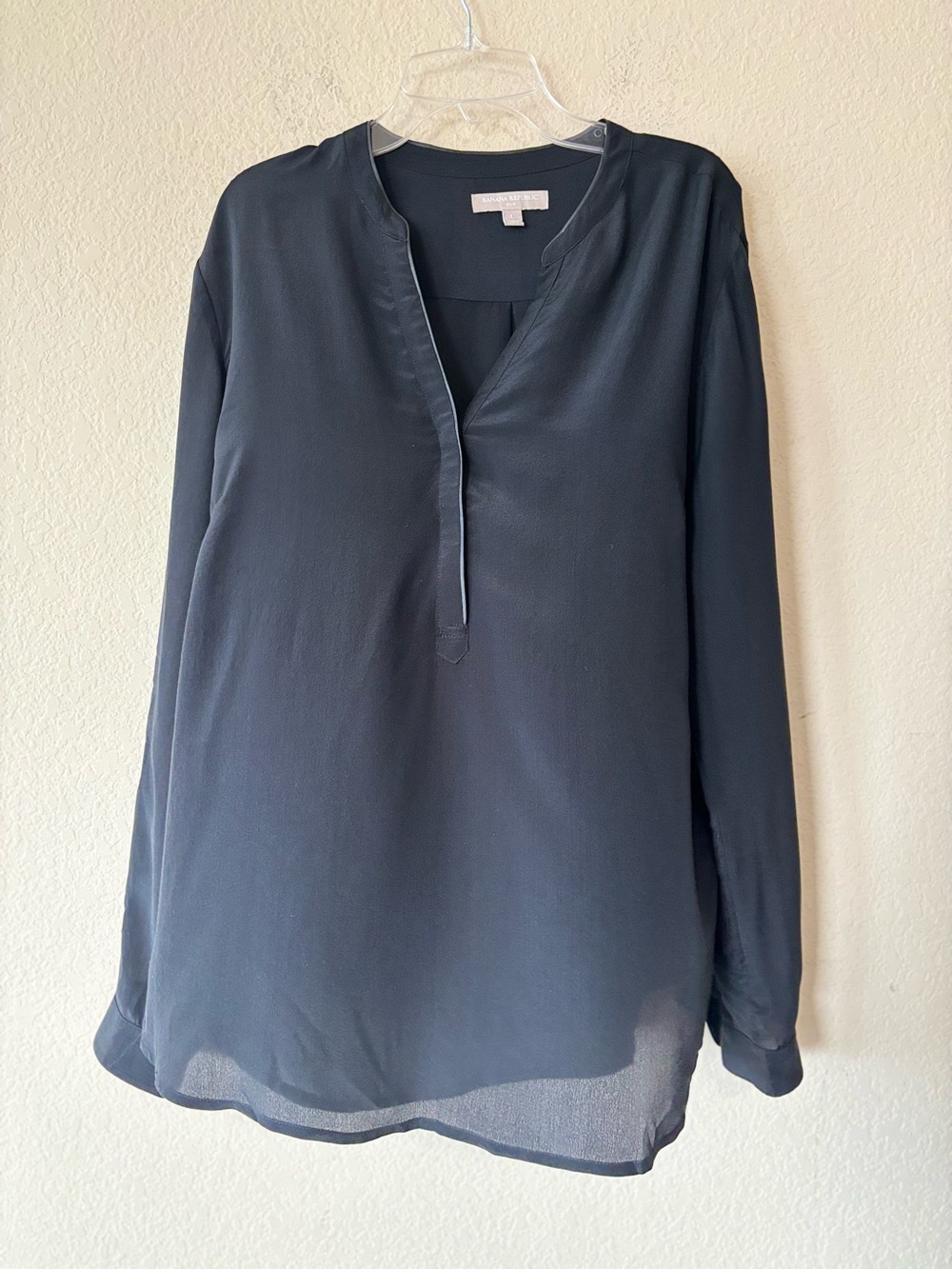 Banana Republic Black 100% Silk Split Neck Long Sleeve Blouse L